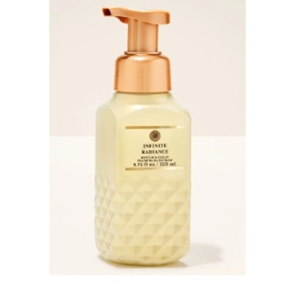Bath & Body Works‎ Infinite Radiance Gentle Clean Foaming Hand Soap 8.75oz Gold